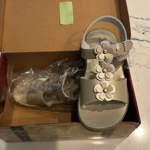 Brand new Footmate waterproof sandal Jasmine